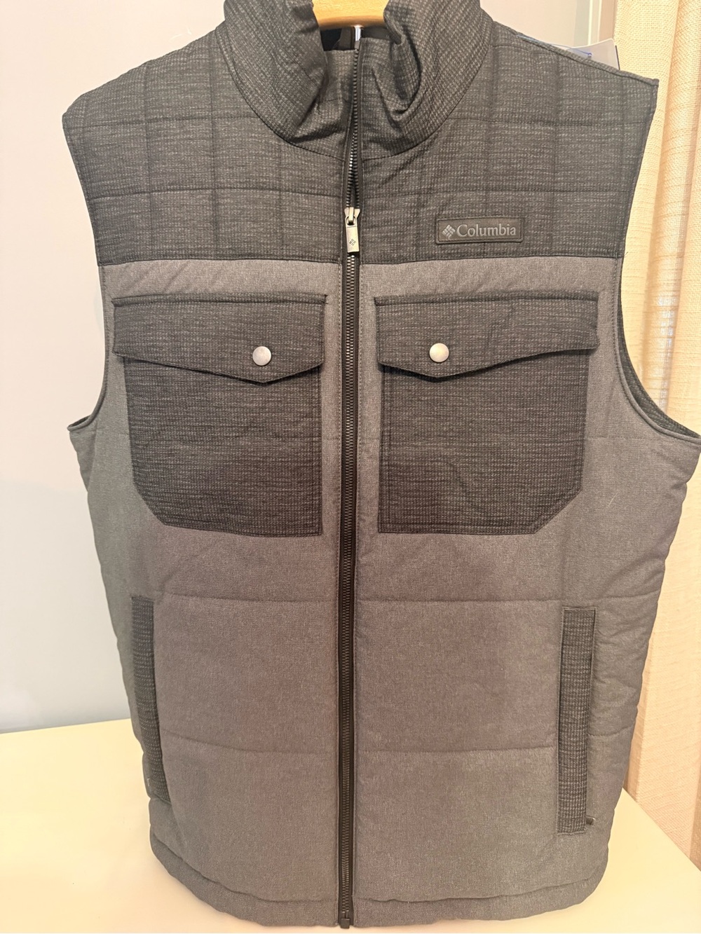 Columbia Men's Gray Quilted Puffer Vest medium